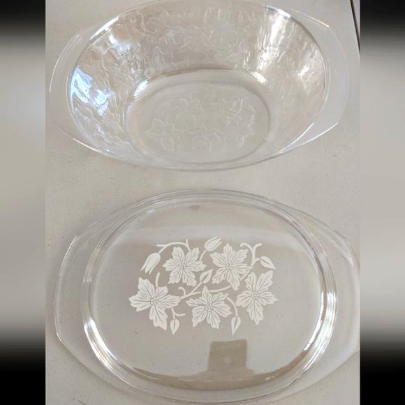 Vintage Holiday Christmas Serveware Elegant Baking Casserole Entertaining Party - Picture 1 of 9